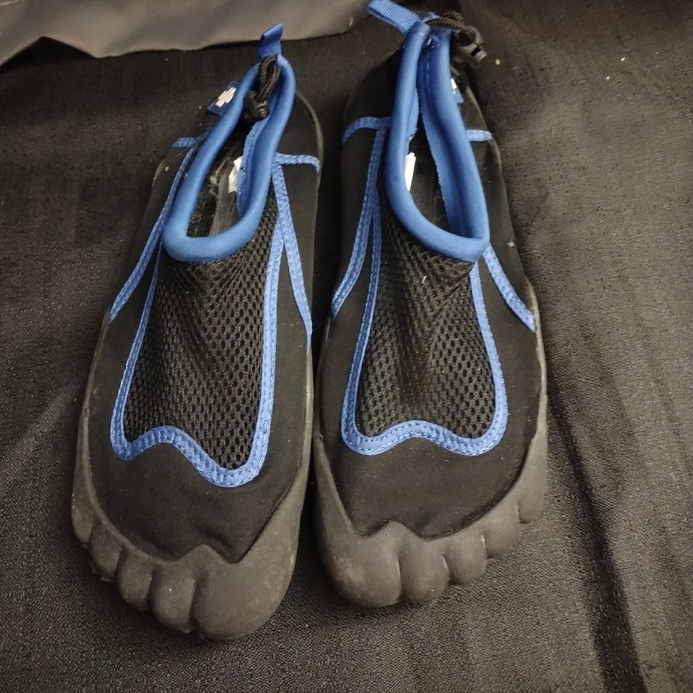 NWOT Lifeguard Water Shoes Size 8/9